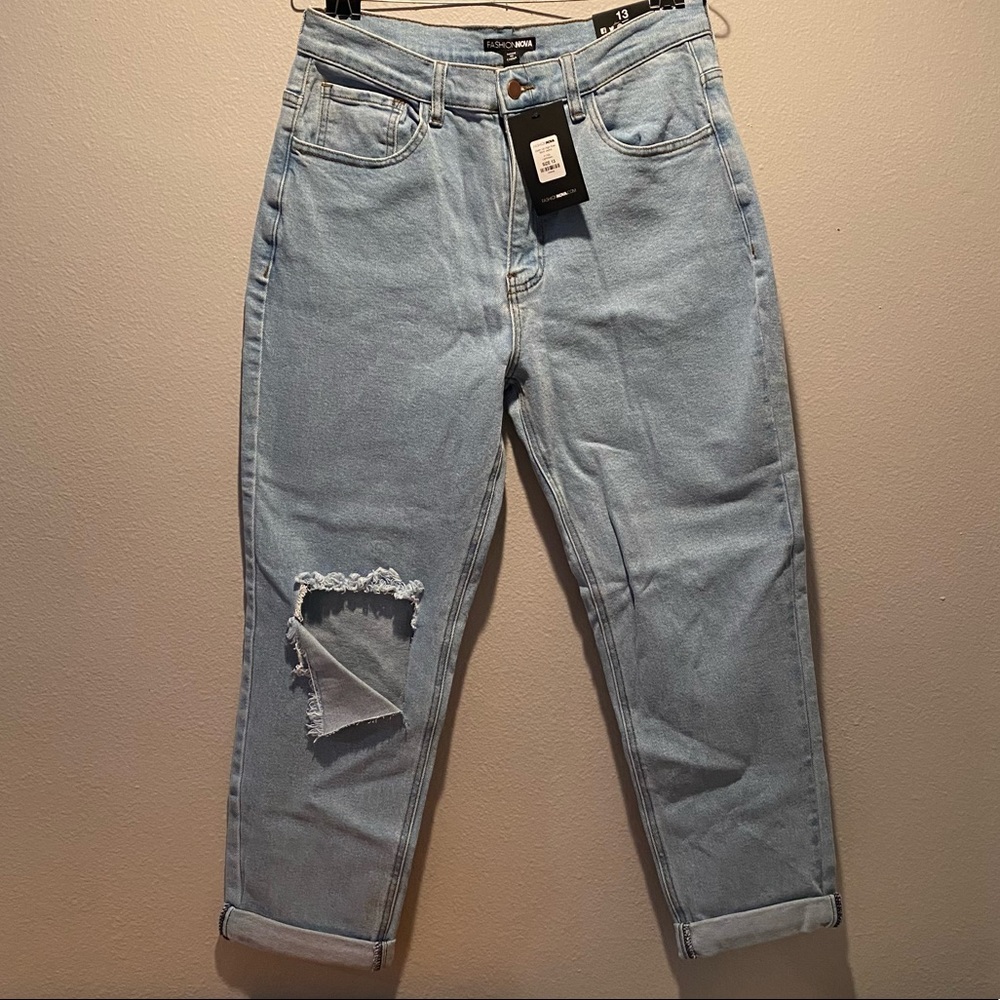 NWT Fashion Nova High Rise Mom Jeans Size 13, Ripped Denim, Stretchy waist